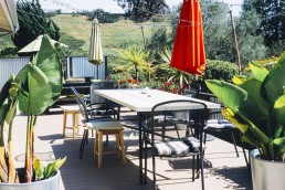 Aménagement extérieur : terrasse décorée pour l'été