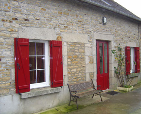 Volets battants rouges