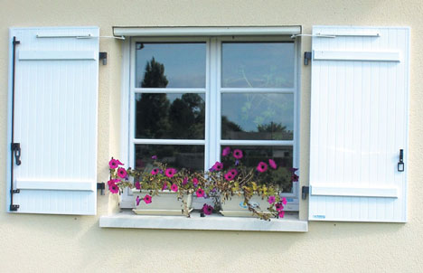 Volets battants électriques PVC